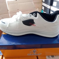 عروض راس السنه  حذاء رياضي ابيض واسود  قياسات من44الى47  واتساب 077777...