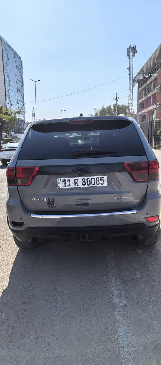 سعرها 140 ورقه وبي مجال للمراوس او البيع 

جيب موديل 2012 محرك هيمي V5.7 
8سلندر ماشيه تقريبا 220 الف كيلو مصبوغه عام تغير لون حادثها بجم مرفق بالصور وحادث خلفي صندوق وجاملغات خلفيه *********** يفضل مراوس بجارجر او جالنجر موديل 15 وفوك صبغ عام او حزام عادي
