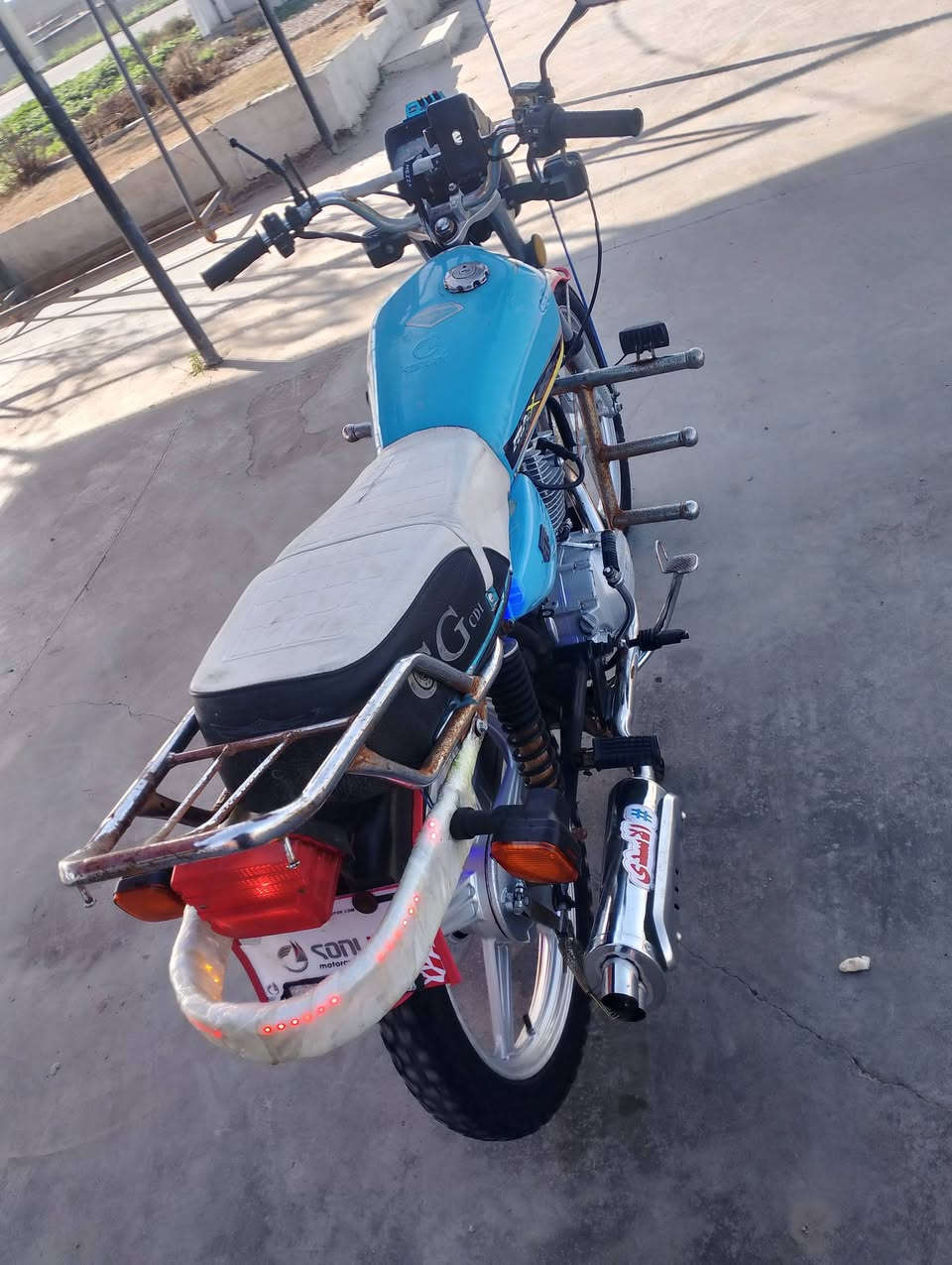 سلام دراجة سيفان البيع او امراوس
الموديل 19امحدث         مكينة او تنكي او صفاحيات 22

محرك خر من الله      كهرباءيات كاملة بس يرادله باتري 

السعر 375اويهة         مجال حك الجية الدراجة بدون او راق

اكقلك سرقة او عشاير.       العنوان اديالى شهربان جسر مهروت اتصل  ***********
