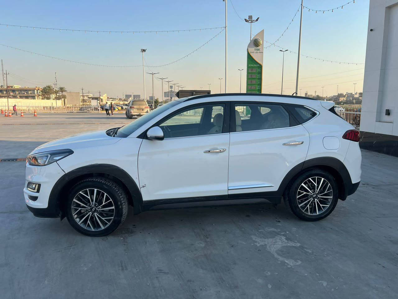 توكسان خليجي 19 فول مواصفات 
أبيع على حادثها الي بلصوره
مصلح محتاج صبغ 
ماشيه 150 
مواصفات 
بانوراما مري شفط حساس واير ليس شحن كشن كهرباء
محرك دوش 2000
بسعر 165 مجال بسيط 
شرط تحويل
***********
في بغدا د السياره سابقاً مكفوله خليجي اقره المنشور قبل لاتتصل محرك كير كفاله 
هاند بريك رجل بصمه ابواب وتشغيل ،، بغداد, العراق
