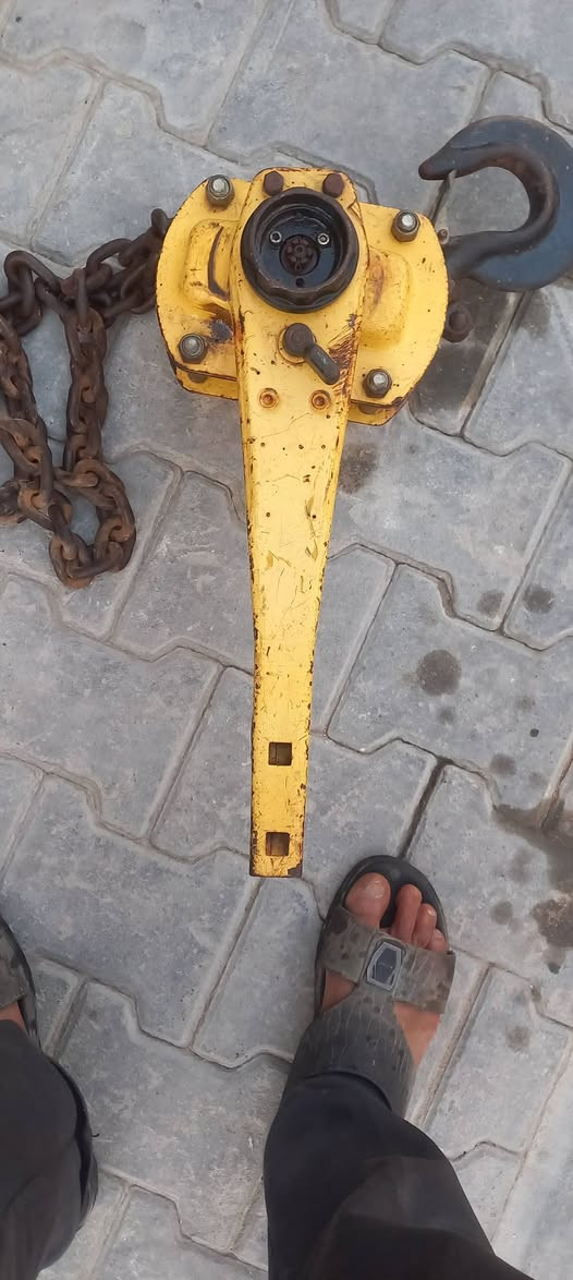 السلام عليكم للبيع ديفور سحب ٣طن اصلي صناعه استراليه سلسله ١٠ملم G80اصليه ثقيل فولاذنضيف وشغال العنوان النجف الاشرف ***********
