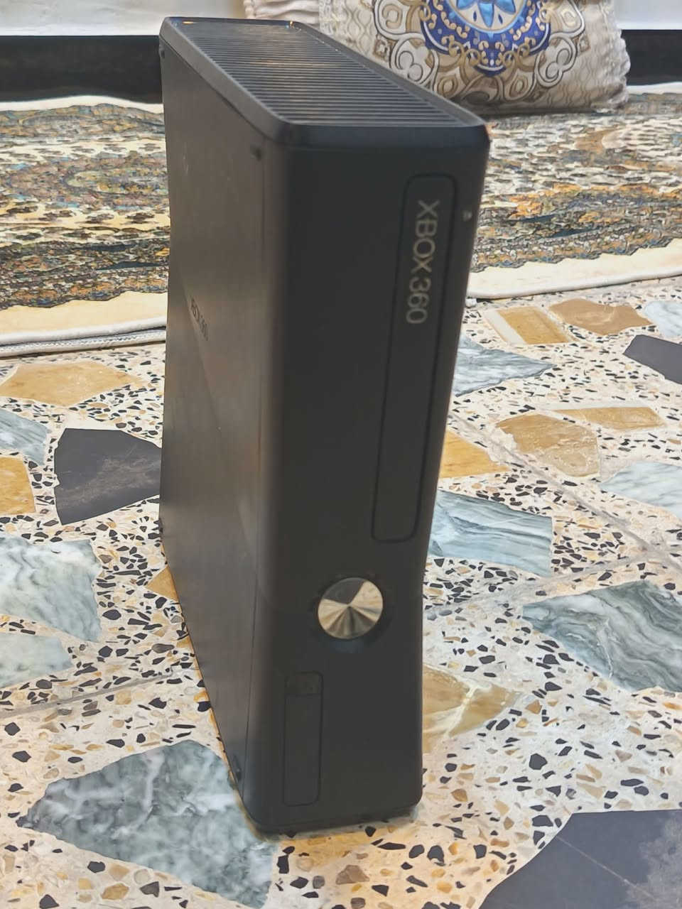 اكس بوكس 360نضيف كلش مهكر معه كامل الملحقات السعر 150وبي مجال ***********واتس اب فقط
