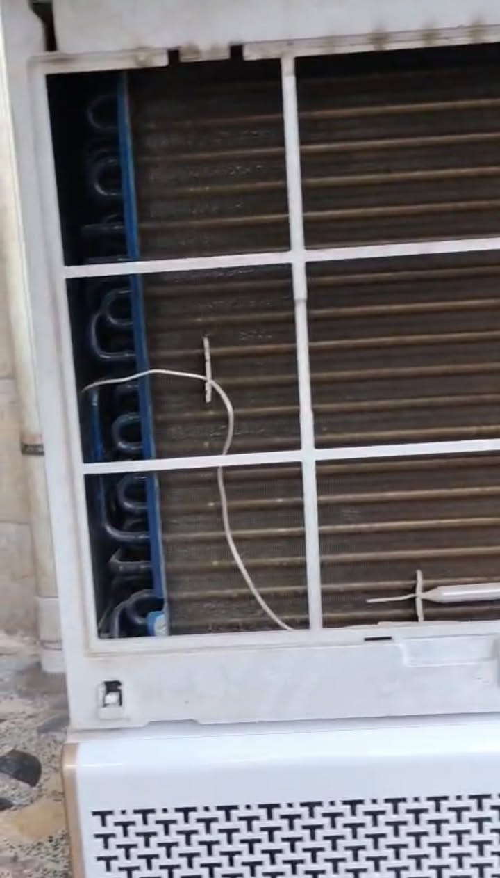 مكيف توسوت عدد 2 مشتغلات فقط 3 اشهر  700 وبيهن مجال ***********
