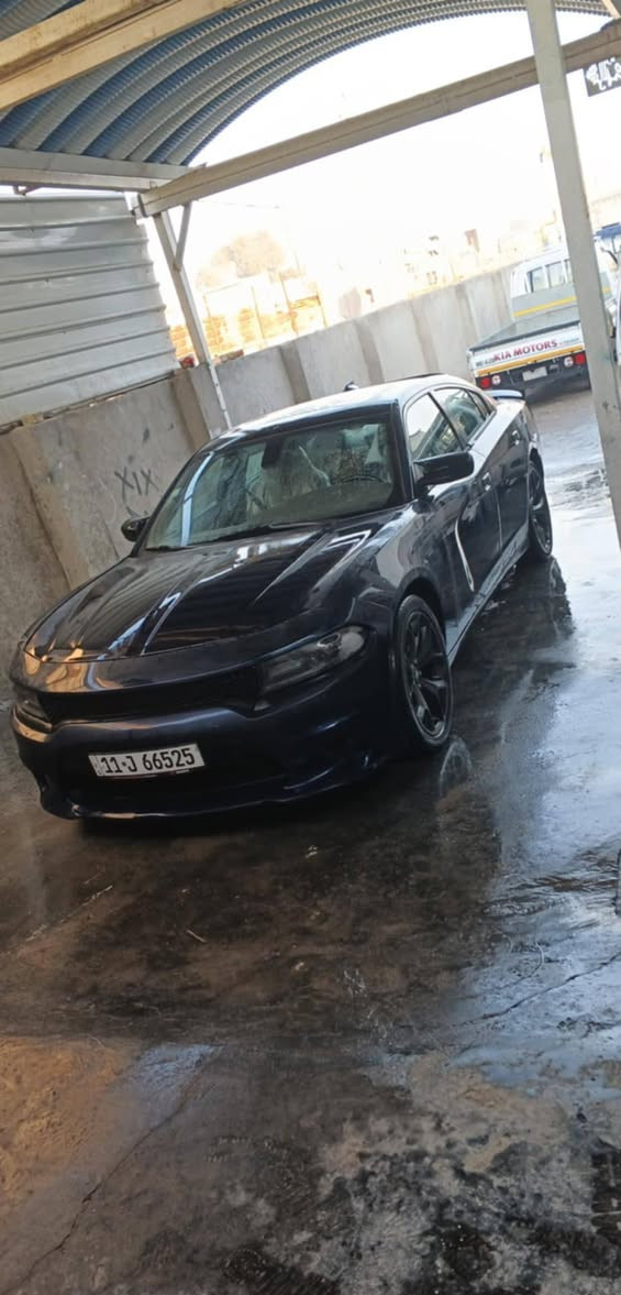 سلام عليكم للبيع جارجر موديل 2017 اصل سياره جاهزه مكينه ٣٦٠٠ كير جديد تخم تاير رقم بغداد بسمي سياره فول مواصفات فتحه كشنات حضن رقم***********اسعره 155وبيه مجال مكاني بغداد
