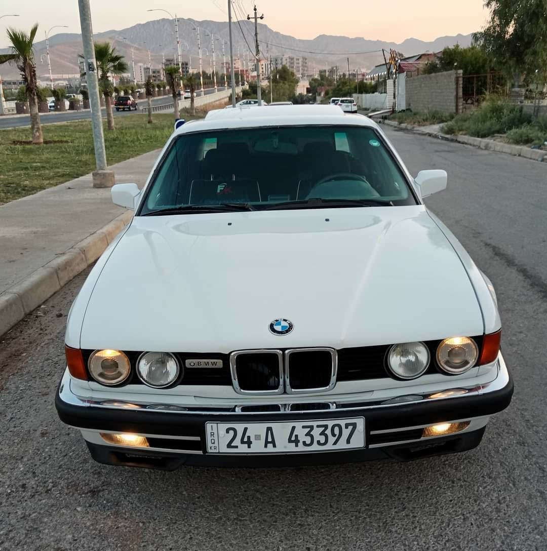 بي ام موديل 1993  حجم 730
رقم دهوك سنوية هزة كله جديد
شرط تحويل بنفس اليوم
تبريد شغال  سلايت+جامات كهرب
كشنات هيتر + كهربائي جلد
تخم تايرات وويل جديد
صدر امامي + خلفي جديد
السعر 60 ورقة ومجال 
مكان سليمانية - كلار 
رقم ‭0771 019 5222‬
