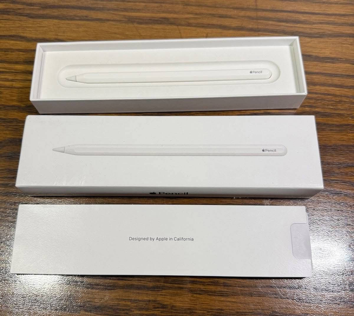 قلم آبل الأصلي الجيل الثاني (Apple Pencil 2nd Generation)
القلم أصلي 100% وبحالة ممتازة جداً (شبه جديد)، استخدام قليل ويا الكارتونه مالته كاملة ونظيفة.

• الموديل: Model A2051
• بلد الصنع: Made in Vietnam (نسخة أصلية)

• الحالة: شغال بشكل مثالي، المغناطيس قوي، الشحن اللاسلكي والاستجابة سريعة جداً وبدون أي مشاكل.

⚠️ ملاحظة مهمة للتوافق: القلم يشتغل على الآيبادات اللي تدعم الشحن اللاسلكي الجانبي (مثل آيباد برو من موديل 2018 إلى 2022، وآيباد إير الجيل الرابع والخامس). ملاحظة: ما يشتغل على أجهزة الـ M4 الجديدة.
• السعر: [100،000] دينار عراقي (بي مجال بسيط للشراي)
بغداد الزعفرانية ماعندي توصيل


**إذا كنت صاحب هذا الإعلان وتريد حذفه لأي سبب، رجاءا أرسل رسالة إلى الدعم الفني**