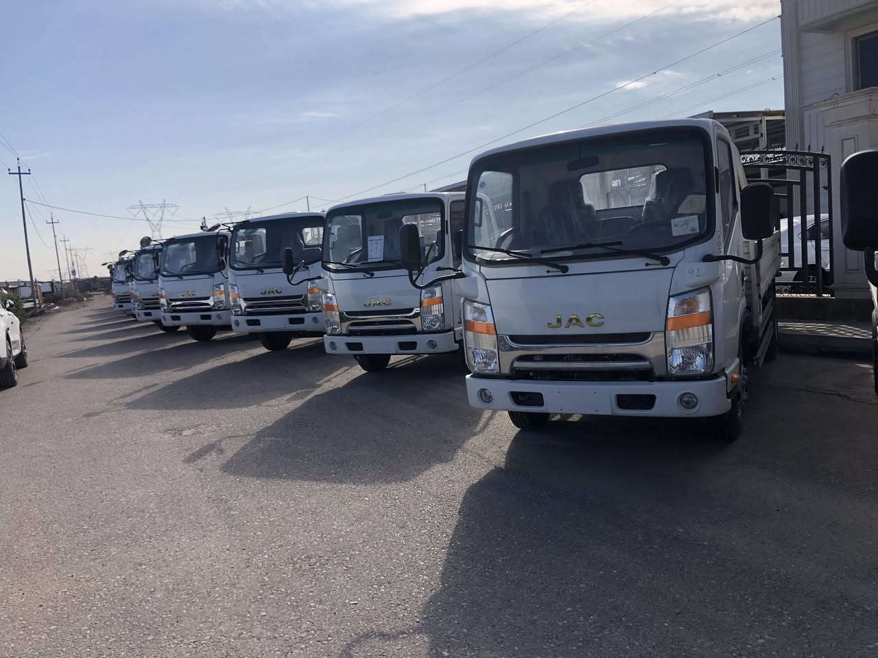 تتوفر سيارات حمل كنتر 
وحمل مسكر تفصيل اكثر 
***********
***********
