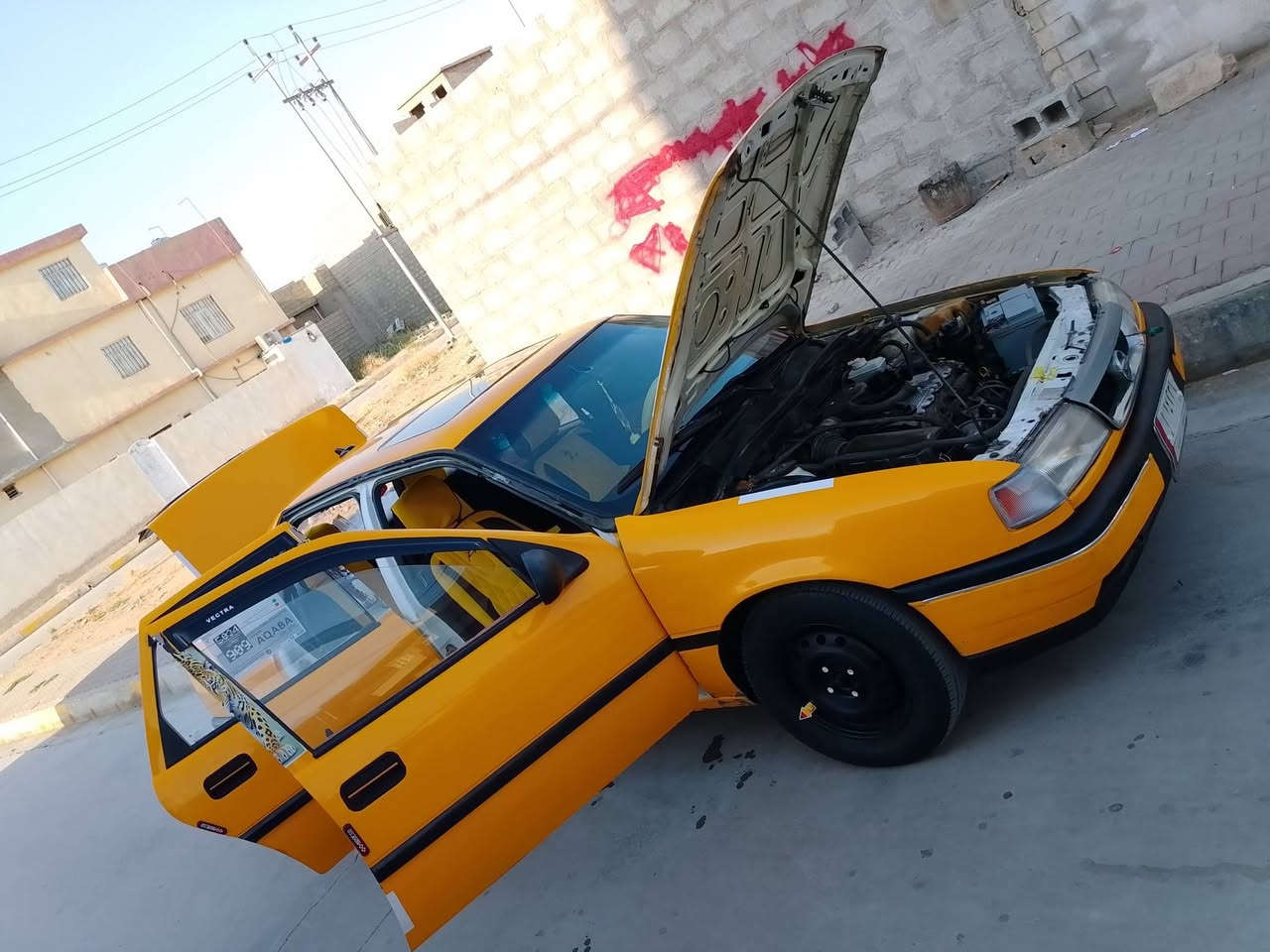 السلام عليكم عيني عندي فكره للبيع موديل 1994 حجم 18 سنويا عظم عاج بطاقه بنزين بيها محرك كير شرط سياره نظيفه وجاهزه كشر داخل نظيف مكان كركوك سعر 35 بي مجال بسيط*********** ***********
