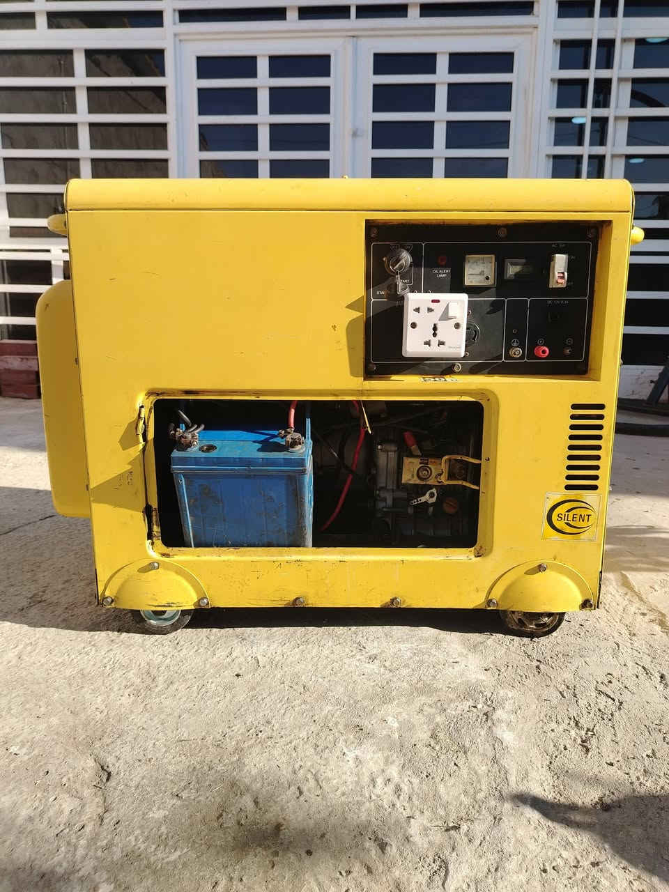 السلام عليكم مولدات كاما كاتم شغالات على الفحص عدد 2 السعر 450 الف للمولدة الوحدة المكان بغداد حي اور ***********
