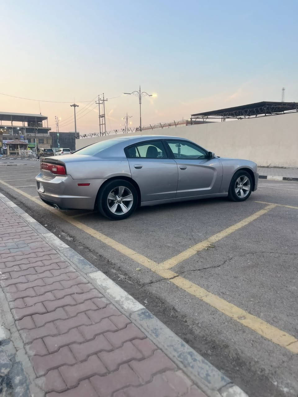 السلام عليكم بيع مستعجل 
جارجر اصل 2011 بلنسوية 2014
 معلاية يعني بس تداور طبيعي 
رقم بغداد الماني سنويه ما ساقطة مكينة قبل شهر شديتها مال كصه مكفولات مكينه وكير راديتر تبريد جديدة شرط بس تشحن غاز تايرات وسط ادامة كاملة عربانة خلفية جديدة هية والاكسل والدبلات اخذتها ب850 الف سيارة جاهزة تراي وين ميعجبك مال شغل ناقصها بوليش ضررها جاملغات خلفيه وقمارة صبغ بجم كبس بدون دواخل مكفولة من الكص السعر (108) وبيها مجال قليل مكاني ميسان العمارة 
اي تعليق سلبي مردود ع صاحبه 
***********
