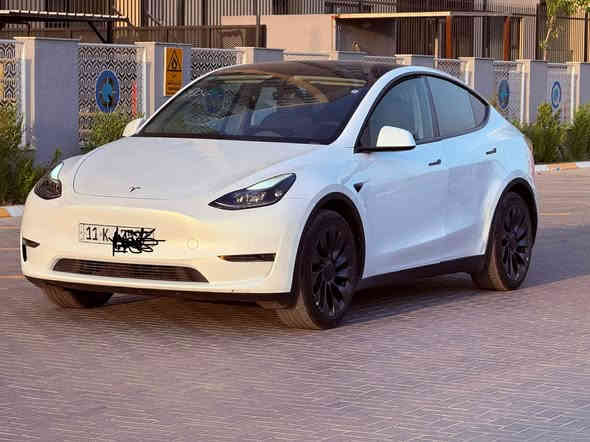 السلام عليكم 
تسـلا مودل Y تك ماطور 
موديل 2023 
سياره مرقم  بغداد 
السيارة اون لاين
الحادث كليييييييين بيه اصبعين بارد بالخلف
السعر     21500$

• تقطع بالشحنة فوك 500كم
• سقف بانوراما زجاج
• شاشة كبيرة حجم 15 بوصة
• كاميرا خلفية
• حساسات خلفية
• كاميرا امامية
• حساسات اماميه
• كاميرا جانبيه 
• كراسي كهرباء جلد لون اسود
• كراسي كهرباء
• كراسي مدفية
• غرفة جلد مميزة لون أسود 
• رادار امامي
• رادار خلفي
• رادار جانبي
• مانع تصادم
• محدد مسرب
• كاميرات عدد 8 
• حساسات جانبيه
• مثبت سرعة
• كاميرات محيطيه 360° 
• تحكم بالسياره عن طريق الشاشة
• نظام قيادة آلية Auto Pilot
• عداد ديجيتال
• تشغيل تلقائيe
• نظام (RCTA) للتنبيه عند الرجوع للخلف
• نظام (RSA) لكشف لافتات السرعه للطريق
• نظام (PSC) الرادار الذكي لمنع الاصطدام 
• نظام (LTA) لتحديد المسار على الطريق
• تشغيل عن بعد
• الدخول الذكي

للأستفسار الاتصال

***********

