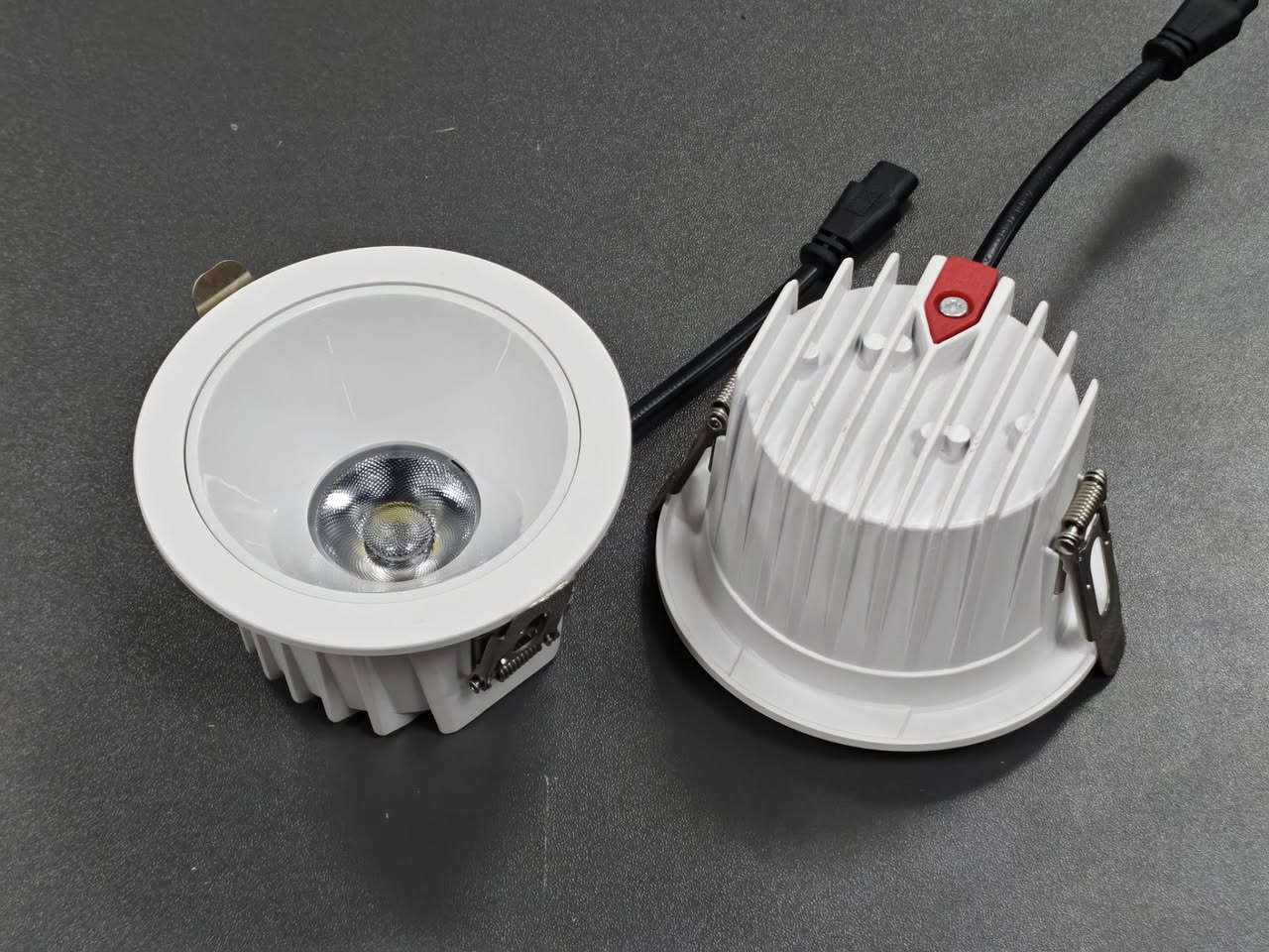 Hot selling spot light.can make 6500k 3color 4CCT 
Welcome to your inquiry


**إذا كنت صاحب هذا الإعلان وتريد حذفه لأي سبب، رجاءا أرسل رسالة إلى الدعم الفني**