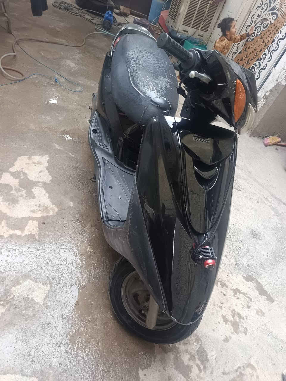 سلام عليكم دراجه بريز 140 دراجه رمبه صاله ٤ اشهر كهربائيات كلها شغاله سلف هندر  تايرات بس باتريها بي كويل والله تاركها بلبيت لان عندي خطوك  وعايفها ماطلع بيها رايدها ب ٦٠٠ مكاني بغداد لشعب ***********
