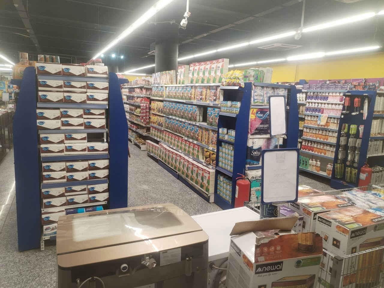 أغراض اسواق للبيع
-رفوف جانبيه ابيض + اسود ٢٢٥ ×٤٠× ١٠٠ cm
-رف وسطي ابيض + اسود ١٨٥×٤٠×١٠٠ cm 
-رف خزن ٦٠×٢٠٠×٢٠٠ cm 
-رف خرن حمولة ٤ طن أوزان عاليه ٥٠×٢٠٠×١٥٠ cm
-براد صناعي مفتوح نوع تركي كمبريسر pitzer ألماني طول ١١،٥ متر 
- سلات ارضيه مربعه ٦٥×٨٥ سل ستيل ثقيل
- سلات يدويه بلاستك 
- عرباة تسوق
- كراسي دوار (ستول)
جميع الاغراض نوع تركي ثقيل واستخدام قليل
المكان محافظة الديوانيه
للاستفسار الاتصال على
غير متواجد على الماسنجر 
***********
***********
