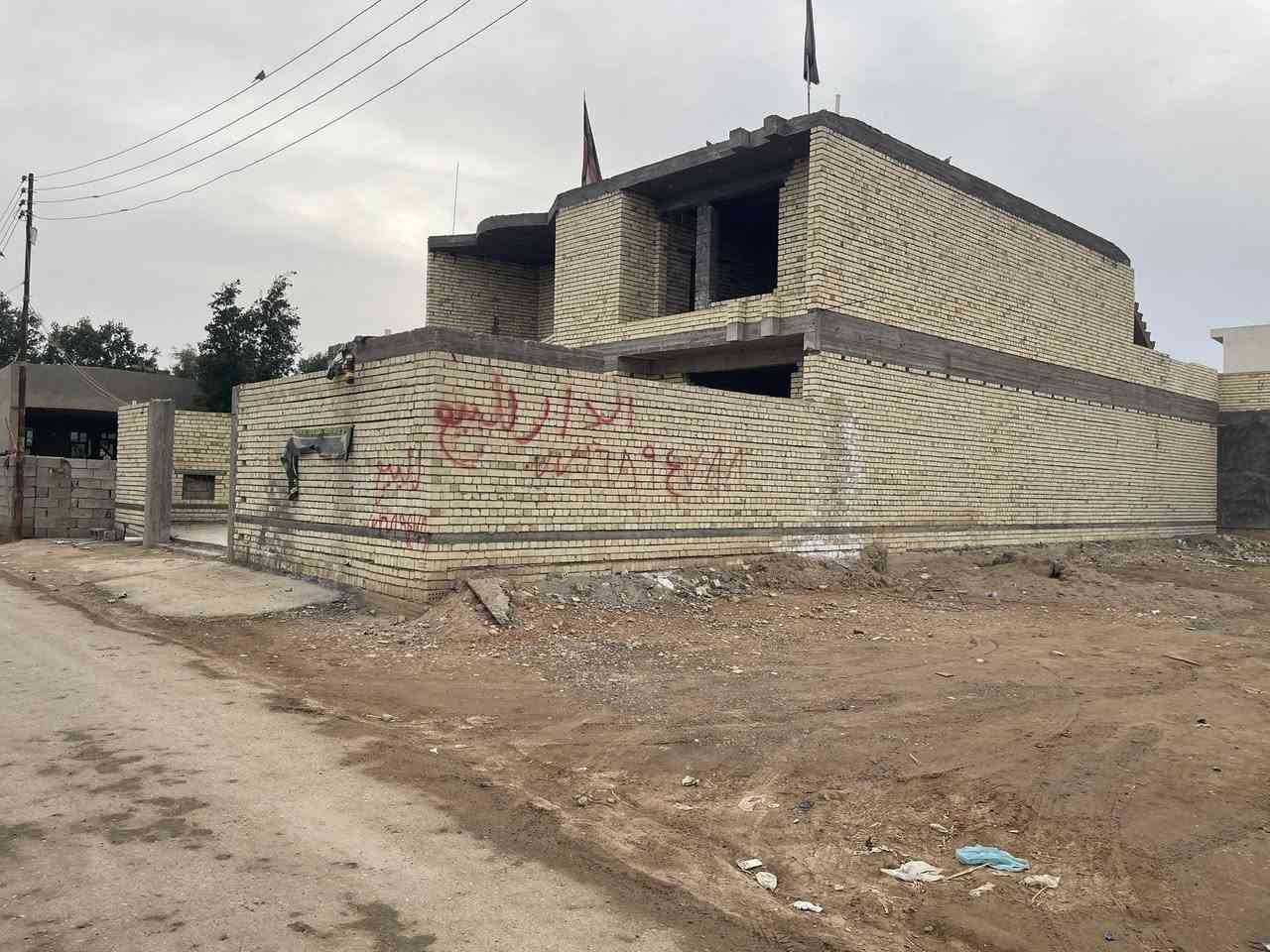 السلام عليكم اخوان هيكل للبيع مساحة ٣١٠متريحتوي على ٥غرف نوم+استقبال+مطبخ بارد+حار منور ساحة درج وباقي التفاصيل مذكورةبالفيديو سعره١٢٥قابل التفاوظ الاستفساراكثر اتصل وتدلل ‭٠٧٧١ ٦٨٩ ٤٧٨٨‬
