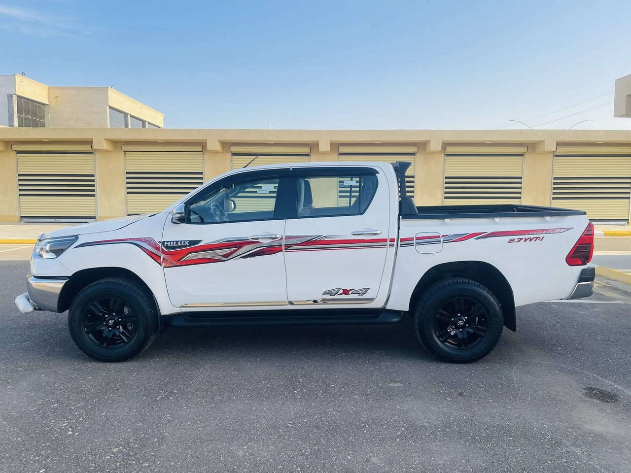 السلام عليكم 
للبيع 
تيوتا هايلوكس 
2025 جيهان 
فور ويل
ماشيه 8 الف بوضع الزيرو
مكفوله من الجكه 
ضايفين عليهه ويل كب بلادي 
رقم أربيل تحويل او وكاله
سعرها 323 وبيهه مجال 
الاستفسار ***********

معرض سالم التجاري/الانبار/حديثه/الحقلانيه
قرب محطة تعبئة وقود الحقلانية
