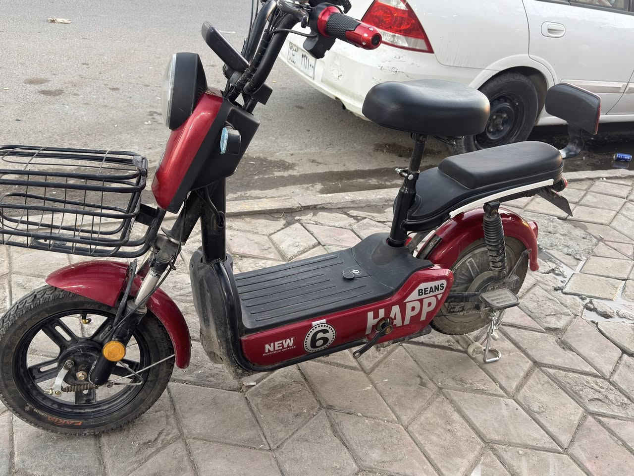 السلام عليكم
دراجه شحن حجم 14
دراجه نضيفه استعمال شهر  واحد 
4بطاريات 
السرعه 40 حقيقي 
دراجه نضيفه يرادلها بس غسله 
السعر ٣٥٠ الف 
بكاني بغداد الجديده 
رقم الهاتف ***********
