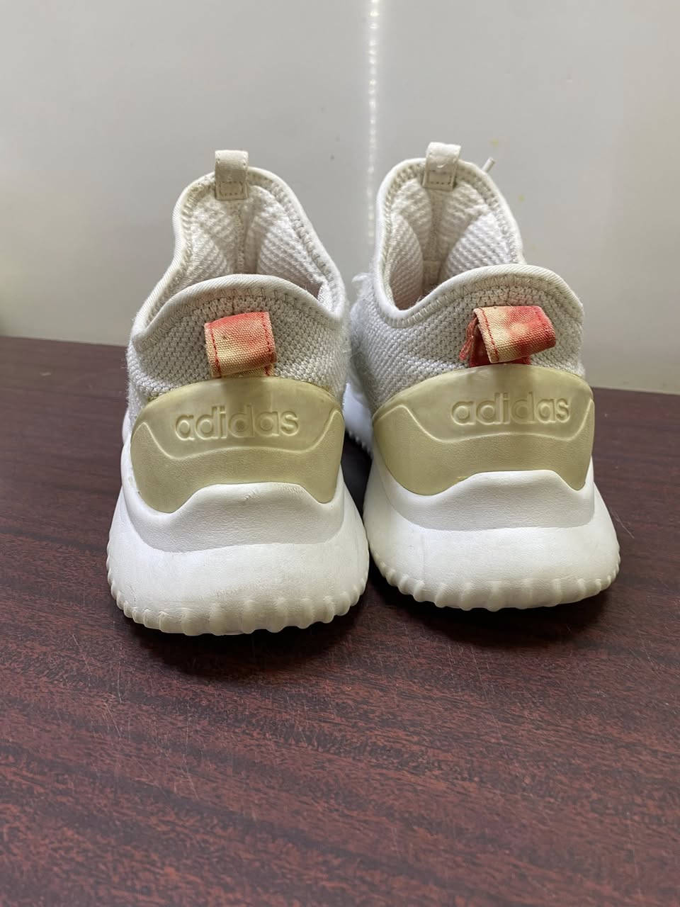 السلام عليكم 
حذاء اديداس باله 
قياس 42/41
سعر 10 الاف 
مكاني بغداد - بلديات 
رقمي ***********
يوجد توصيل 🚚
