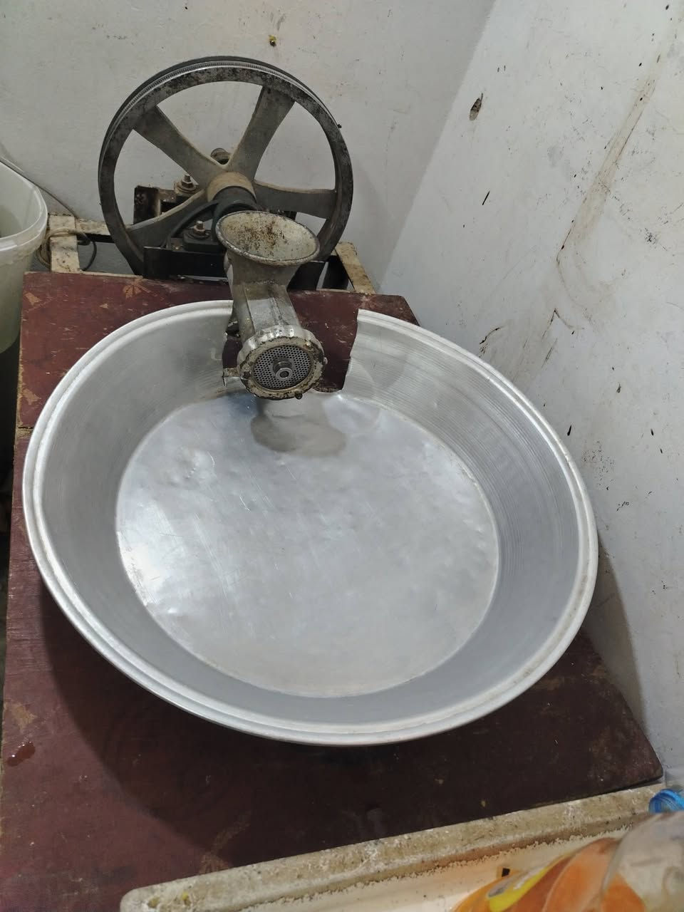 سلام عليكم اريد كافتريه البيع شراي يجي خاص مكاني نجف يم صيطره القايش يم مدرسه شمس الشموس *********** سعره مليونين ٥٠٠ بيه مجال اتصال اتصل  عل رقم اكو غراظ مو وياه
