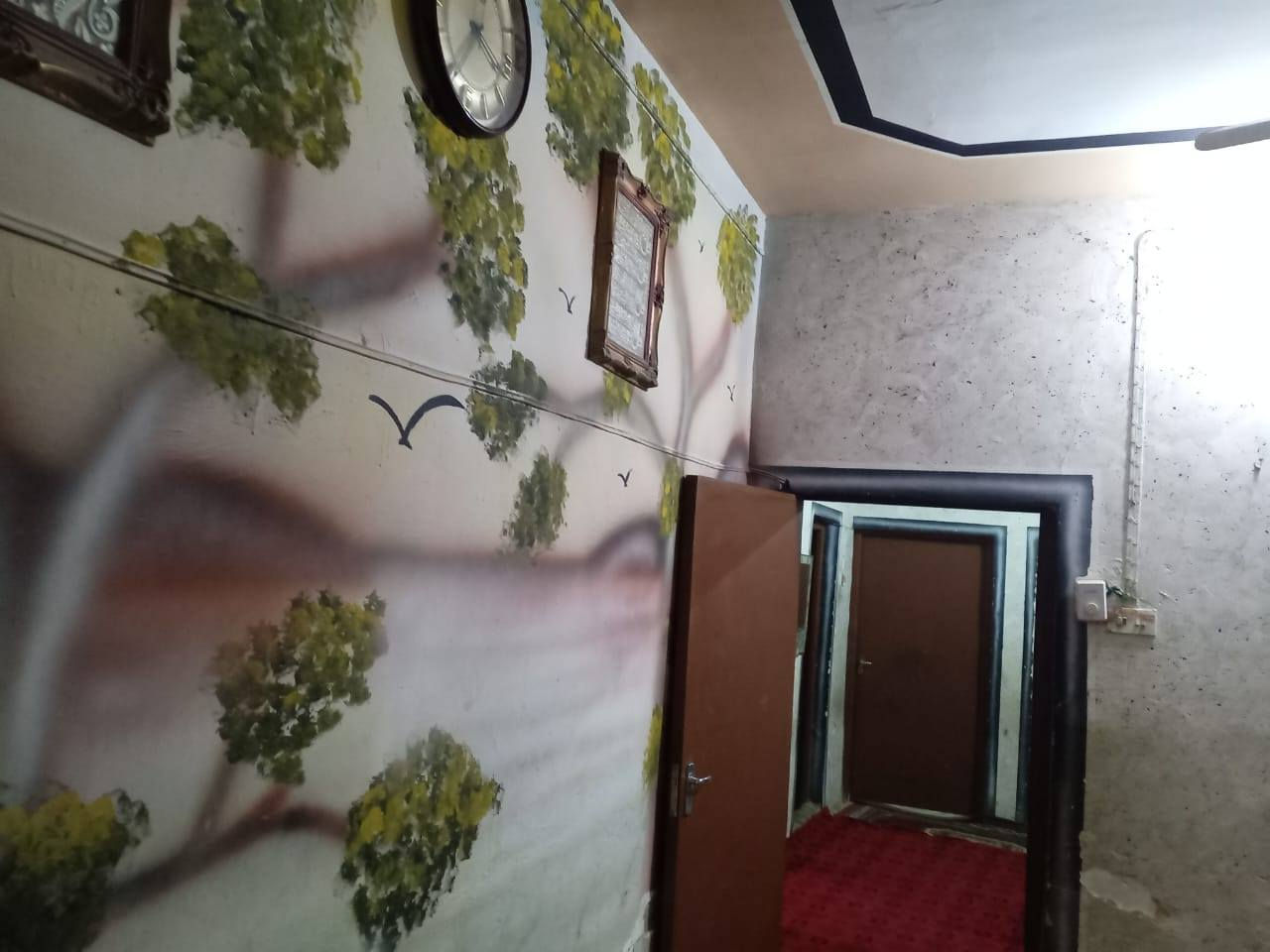 بيت للبيع في حي الشهداء طويريج طابو صرف  شارع العريض الفرع رابع خدمات كامله استقبال هول غرفتين نوم المساحه 210 اي استفسار اتصل
***********
