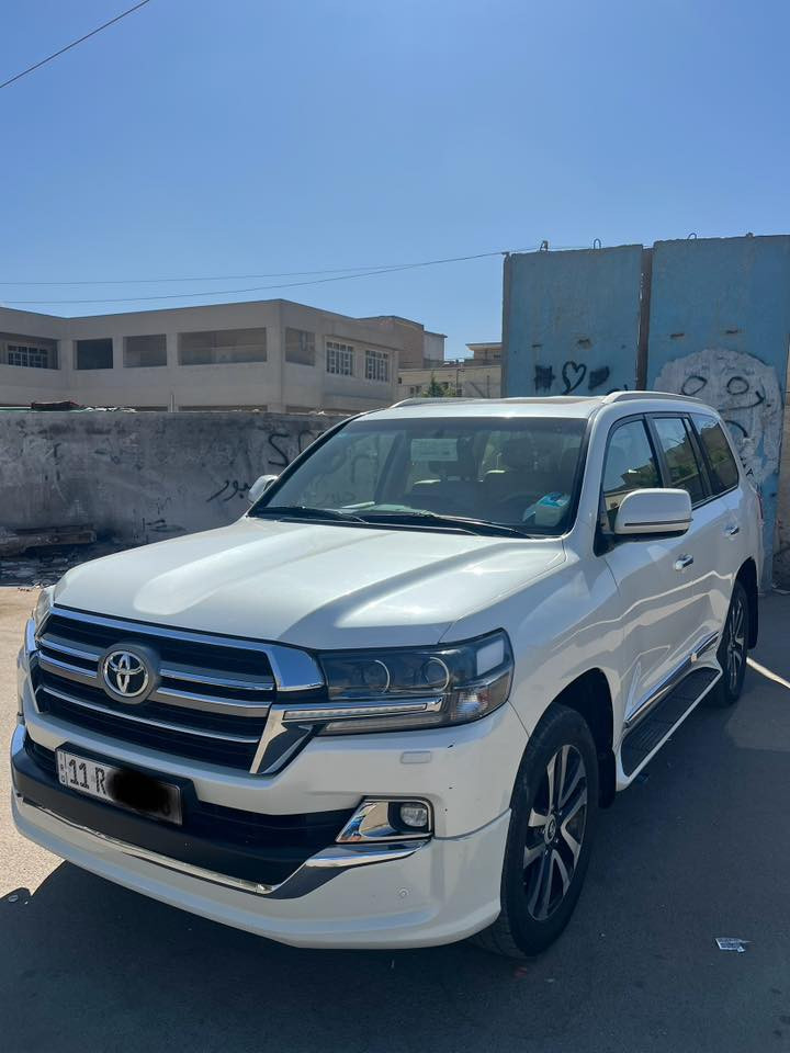 السلام عليكم
لاندكروز 2019 كراند تورنك بريم لون ابيض رقم بغداد السيارة بية صبغ الجاملغ الخلفي فقط وقبق الجنطة مفتوح والباقي مكفول السيارة باسمي مواصفات السيارة اشتارت لكزز و DVD ورشبول لكزز 
السعر 49 وبية مجال التلفون ***********
