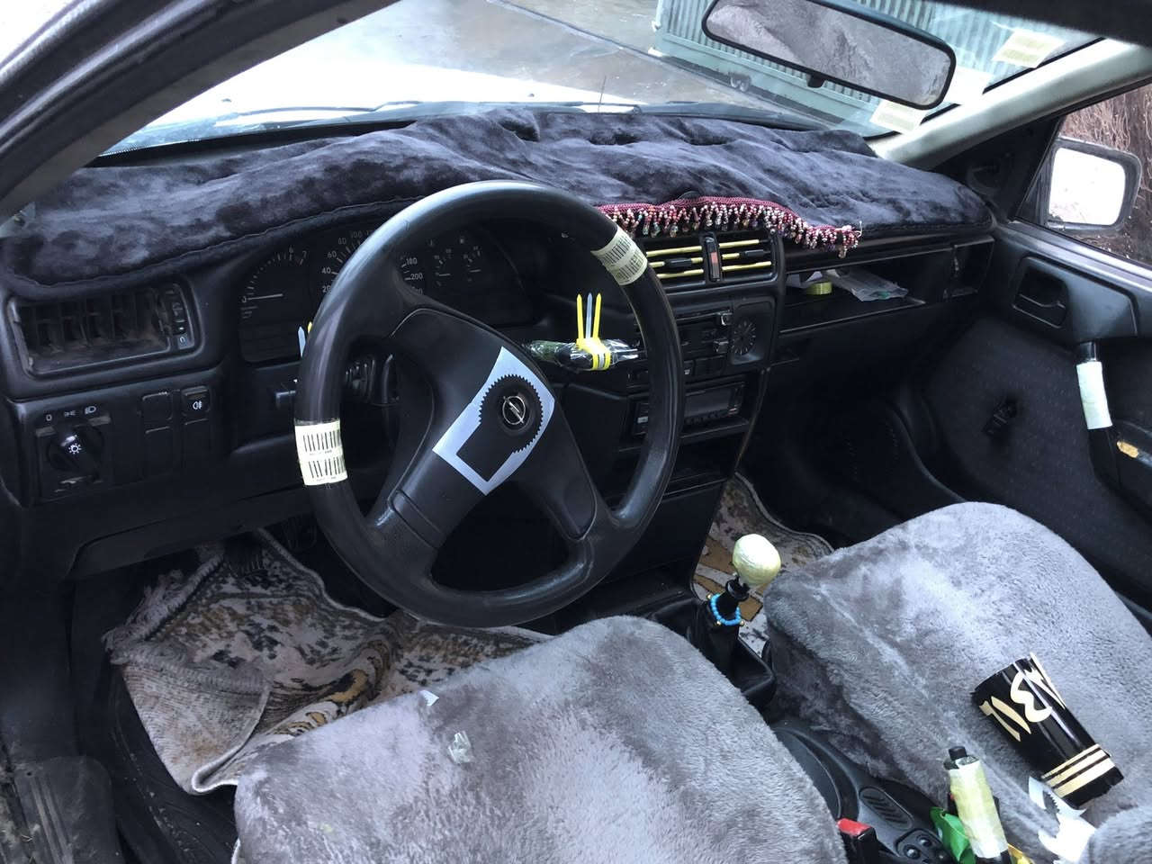 ژ.م***********
ئۆپڵ فیکترا مۆدیل ١٩٩٣ سەرژمێری مەکینە هەژدە مەکینەی لۆک تازە بۆی بەستراوە پێشوو دوای کەپسە  گەرمیو کارەبای هەمووی بەشەرت سڵایتە دوجام کارەبا زۆر توندو تۆڵە نمونەیە لەجوانی سعر ٢١ گڵاو کەمێ مەجال ناونیشان چمچماڵ
