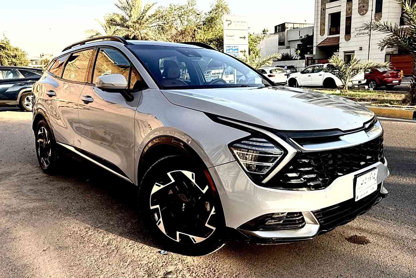 السلام عليكم للبيع او المراوس 
كيا سبورتج SX برستيج 2023 
مكينة 2500 
ماشية  50 الف 
بانوراما
كشنات امامي ثنينهن كهرباء + تدفئة + تبريد 
5 كامرات كامرة بلعداد اشارة
رادار امامي خلفي جانبي كشنات خزن ميموري 
حساس امامي خلفي مانع اصطدام 
اوتو بارك اوتو هولد  قيادة ذاتية + تحديد مسار 
شاشة كبيرة 
وبعد بيهة هواي موصفات .....  السياره مجفيه ع صفحه معمره تعمير درجه اولى  سياره جديده صار صبغ بيه صفه سايق ول بجم  وجنطه عدا صفحه صدر بلاديه  
موجوده بغداد شعب سياره  واتصل 
رقم بغداد و مكانهة بغداد  
الاتصال ***********

سعر 177 قفل
