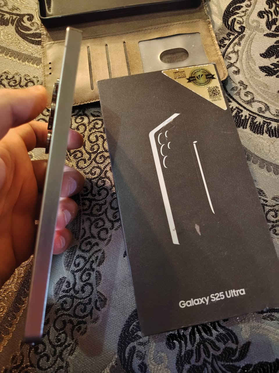 سامسونك s25 الترا 256 دبل سيمكرت بي فطر بل ضهر زغير بل حافه فقط وتر بروف ضمان عين الفهد كارتونه وكيبل وحافضات اثنين سعر مليون و150 الف بغداد الدوره بيع او مراوس ***********
