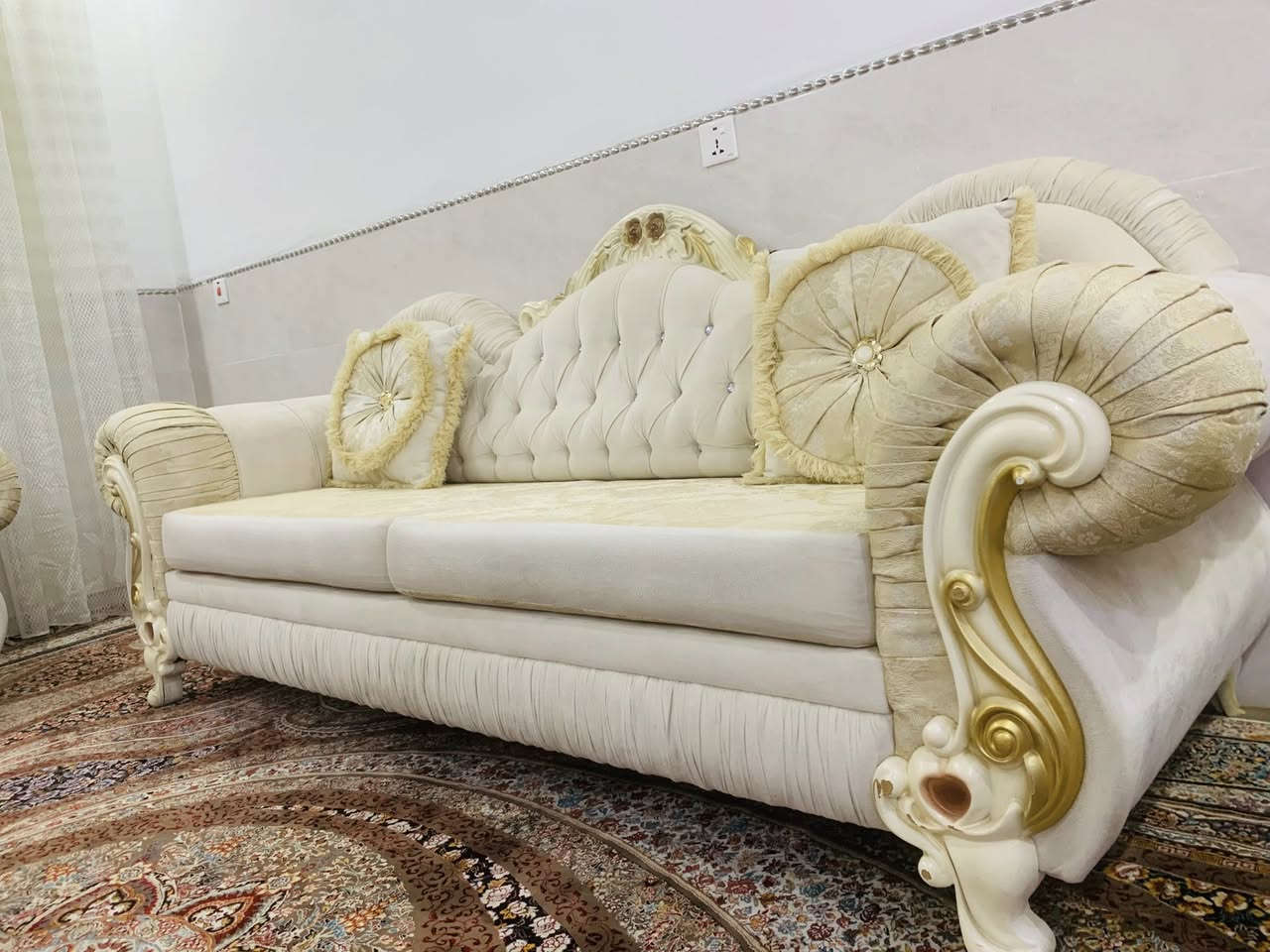 هـــەیــتــە لـــەمە؟ نە بەخــوا نیــتــە لــەمە😄😒
شتـــی لـــۆک و تـــایبەت نەبێ لای مــن پۆســت نــاکرێ👊🏻
تـــاقمێکـــــ ئـــەوەنە لــــۆکە ئـــــاو لــە چــاو دەرەکـا🥹
تـــــورکـــی تـــورکــی🐆👌😬
١٥ گڵـــای پێـدراوە ٣ سـاڵ پێش ێــستــا🧐
یــەک عەیب و وە بەلــاش بیوە🙄
چۆن سەنـدراوە ئــاوا ماوەتەوە🪭
سعـــری ێستـــای ٥٥٠ هەزارە 
قابیـــل  ماڵی پـــاکو پرچـــە😏📦
یسفەنجی ١٤ سانتیم🔗😙 
١٠ نــەفەریــە🤩یــەک تەپـــڵۆکی نــاوەڕاستی لە گەڵە😶‍🌫️
رەحـــمەتت لێبێت  مەڵی بــۆم دانێ دێم بۆ سەیــری🫤
ماڵ بــۆ یــەک نـــەفەر دانـــانــەم🫨
وەکـــو وتـم وەکو ڕەســـمەکــــان جــوان نەبـــوو  وە هەدیە باریکەو بیوە  🫥
***********
