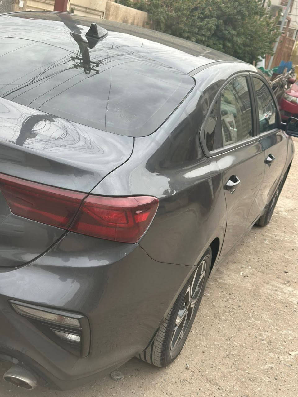 السلام عليكم للبيع كيه فورتي مديل 2021 كلين دخول جديد مكينه دوش. سياره جديده معنه الكلمه جاهزه من كلشي ومناقصهه برغي متومه وكامله شمالي انكليزي وسنويه لل 2030 سياره جديده مكان بغداد السعر 72 الرقم ***********
