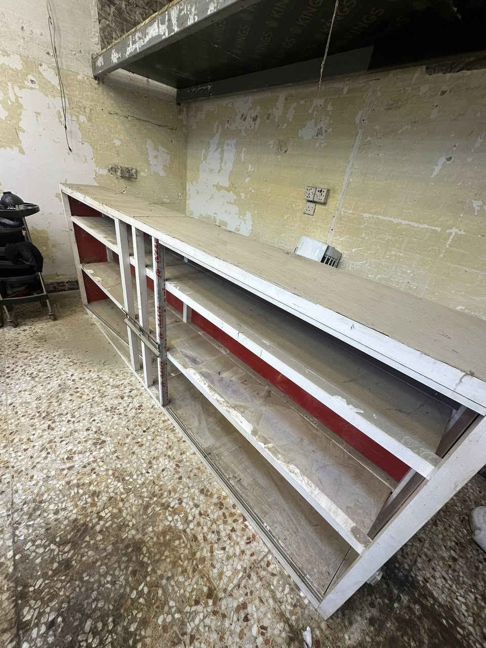 السلام عليكم ميز المنيوم +ام دي اف ضد المي مرمر عدد ٢
واحد متره ونص والثاني مترتين 
باترينه عرض طول ٣امتار ارتفاع متره المنيوم اناره داخليه 
للاستفسار 
***********
