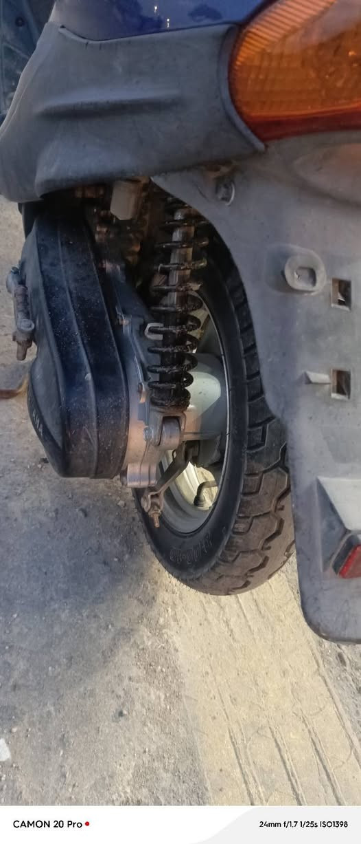 سلام وعليكم بيجي حاويه كفاله عامه دراجه جديده مكاني سماوه  سعر 850لون حربي  وهذا رقمي ***********
