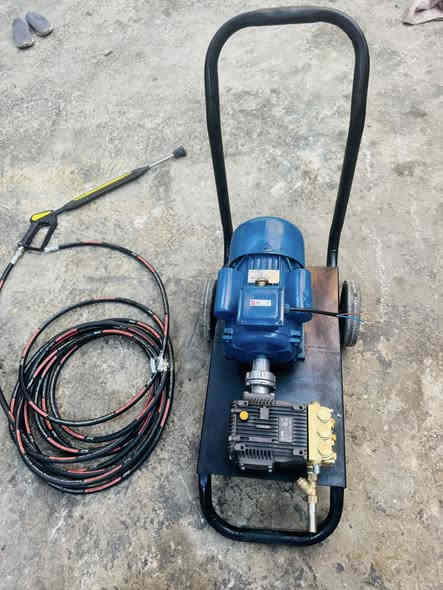 مضخة ايطالية 200 بار 
ماطور سنكل 5.5 حصان
مستعمل نظيف  جدا  
صوندة مسلح 15 متر + مسدس 
ضغط عالي كفالة عامة من كلشي 
السعر 625 الف 
مكاني بغداد 
***********
