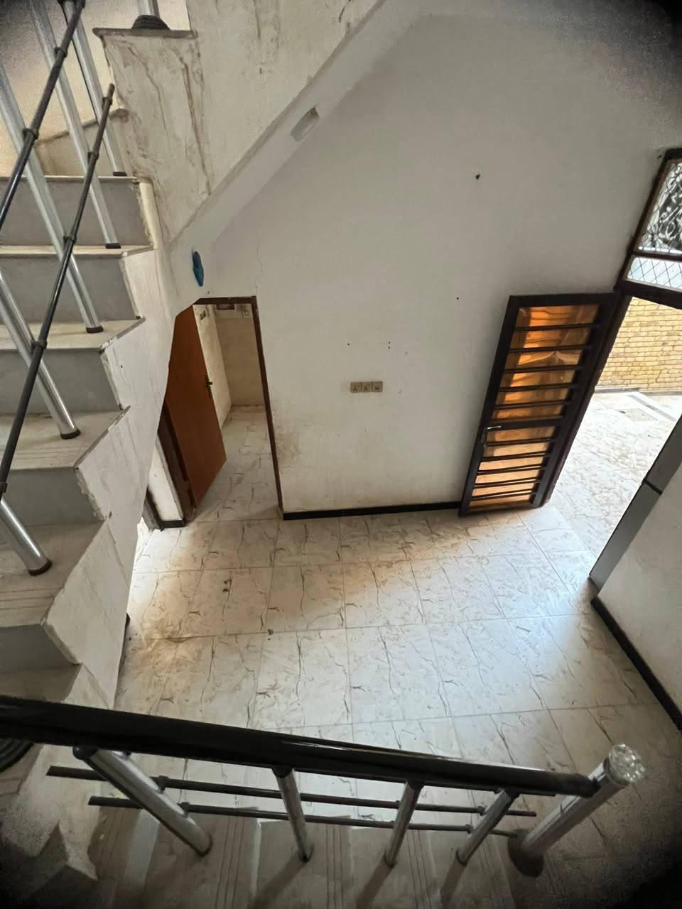 خاص بمكتب عصام للعقار 🏪
بيت للبيع وللايجار 🏠

١٠٠م خلفي طابقين📉

عدد غرف نوم ٣ وصاله وديوانيه ومطبخ وصحيات✅

بناء حديث طابوك السقف صب كونكريت ✅

الطابق الثاني ثرمستون عكاده✅

طابو صرف 🧾

العنوان 📍حي الفداء قرب المدرسه الصينيه 

سعر البيع ٨٠ قابل للتفاوض

اليجاره ٣٠٠ ألف 

للأستفسار☎️***********
