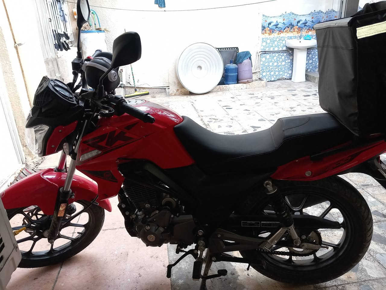 سلام عليكم دراجة ار كي للبيع موديل 2025 مرقم كامل سنوية واوراق كاملة دراجة زيرو ماشية 1500 صارلي شهرين اشتريتهة من عجلة الخليج سبب البيع ظروف مكاني بغداد مدينة الصدر قطاع 4 السعر (2700) وبيها مجال ***********
