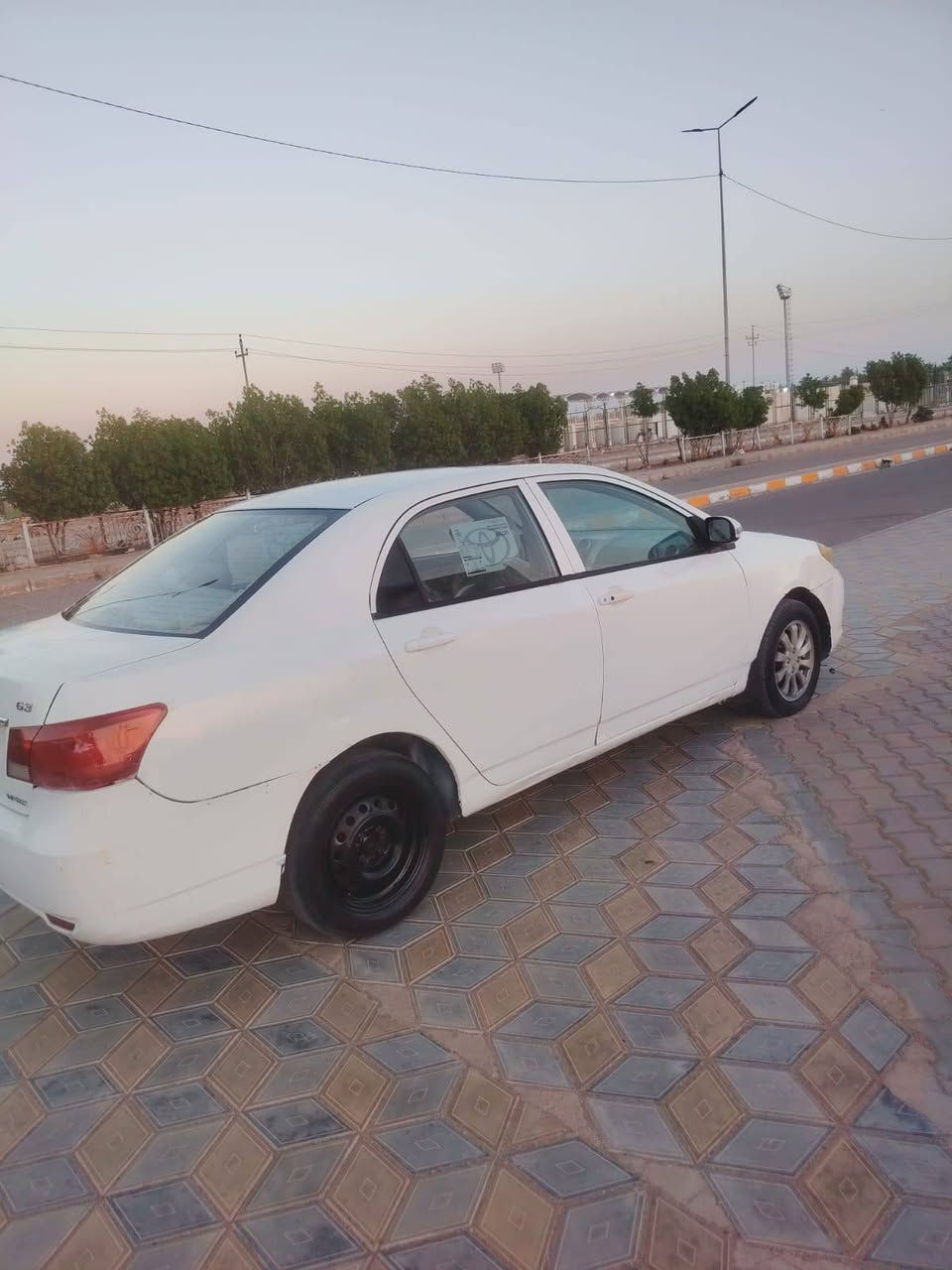 السلام عليكم بي وأيدي  موديل 2013مكينه كير مكفولات تبريد ثلج تخم تاير جديد خطين  غاز بانزين اوته ماتيك ابلاديه سياره جاهزه شغل وطلع وين ماتريد السعر 33 مراوس شنو عندك اراوس  المكان العماره تصال *********** رقم اسيه بي واتساب ***********
