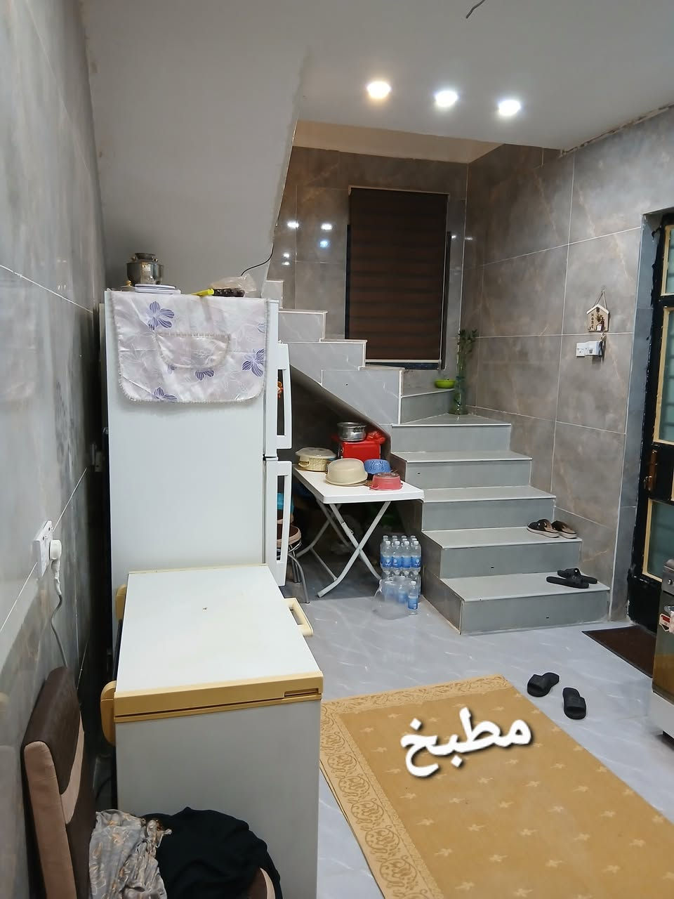 دار طابو سكني للبيع المساحة 110م²  (5.5 *20)حي الرسالة الاولى قرب مدينة الألعاب البناء حديث قبل شهر  يحتوي على صالة ومطبخ وحمام في الطابق الارضي  وثلاث غرف نوم في الطابق العلوي ... مع وجود 40م²  وهي من ضمن 110م بناء قديم  معزول  بالخلف فقط طابق ارضي..للاستفسار بصورة أوضح الاتصال *********** ...
