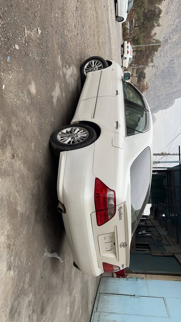 ماشالله 
تويوتا شاهانه براوه
٢ دوگمه و ناو زه رد سه قفي وه ك شوشه يه
موديل ٢٠٠٧ مه كينه ١٨٢
گير رؤمه كينه ي گه وره 
ته بريت ساردوو گه رم  و كاره باي به شه رت
بيده عموو ليدراوو هه مو گياني به شه رت
بي مه سروف به س بريكي نه به سراوه
زور زور زور  توندوو توله
سعري ٥٢ گه لاو معامه له يه كي برايانه
ژـ ***********
شوين رانيه
