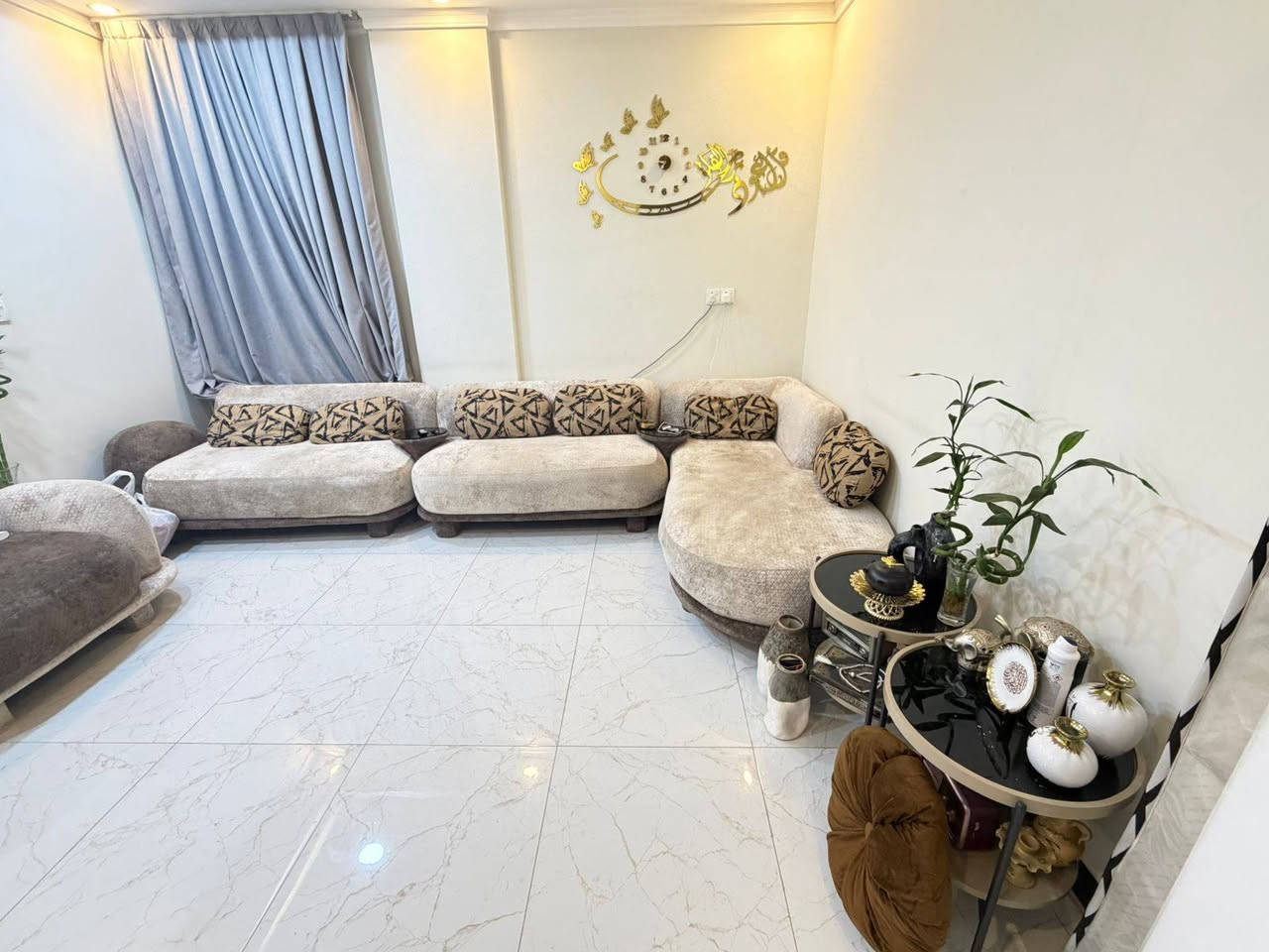 تخم قنفات مستعمل نضافه 100%  مع طبلات وسطيه فقط شغل عراقي درجة اولى سفنج طبي بي السعر 750الف وبي مجال مكاني بغداد تواصل خاص او واتس ***********
