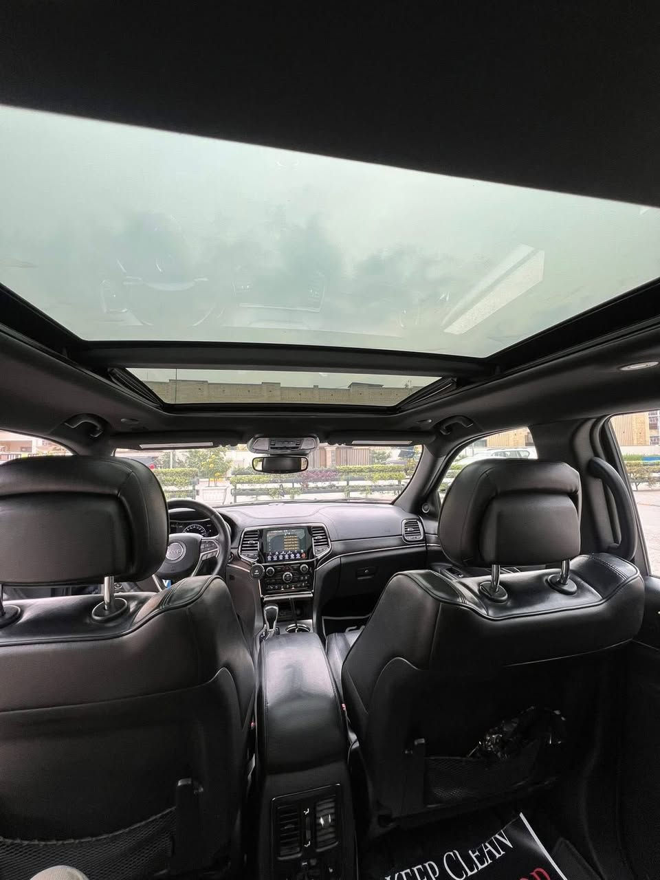 2021 JEEP GRAND CHEROKEE, HIGH ALTITUDE
* جيب 2021 فول مواصفات 
* بانوراما 
* رادار امامي توقف ذاتي 
* رادار خلفي 
* تحديد مسار 
* رادارات جانبيه 
* Park Assist  السياره بيهه اوتو  بارك 
* نظامAuto Start-Stop تطفى المكينه وتشغلهه تلقائيا بالازدحامات 
* نظام ECO 
* نظام sport 
* مقاعد خزن ميموري 
* مقاعد كهرباء 
* مقاعد جلد اسود 
* مقاعد امامي خلفي تدفئه تبريد 
* شاشه كبيره تتحكم بكل تفاصيل السياره من خلالهه 
* CarPlay
* المري الجانبيه شفط 
* المري الجانبيه والوسطيه بيهه امكانيه تعتيم 
* سمعات Alpine
* دمام بالجنطه 
* جنطه كهرباء 
* حاله الايرباك سليم 
* ماشيه 44mi 
* السياره عليهه ادامه كامله وتايرات جديده بدون مصرف نهائيا 
* حادثهه  بدون ايرباك بدون شواصي بدون لغد بدون حداديه 
* مبدل جاملغ امامي جهه اليمين + بنيد + باب خلف السائق بارد ومرشوش كلير فقط يعني السياره بيهه 3 قطع
***********
