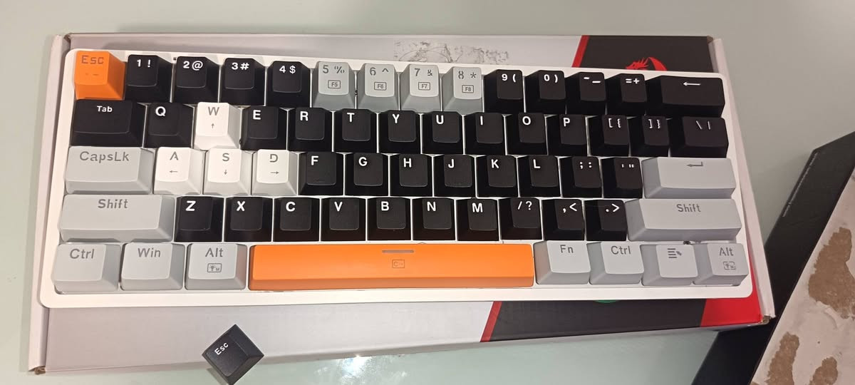 السلام عليكم
كيبورد ميكانيكي   redragon akali. للبيع بسعر ٢٥ و بي مجال يجي سويتشات انته تختارهن (red switch  احمر)(gift switch بنفسجي حليبي)(اصفر كريمي akko creamy yellow v3

ملاحضه: السيوتشات الي ذكرته ما تشتغل فقط مع هاذ الكيبورد لا تحاول تركبها على غير كيبورد 
لا يتوفر توصيل


**إذا كنت صاحب هذا الإعلان وتريد حذفه لأي سبب، رجاءا أرسل رسالة إلى الدعم الفني**