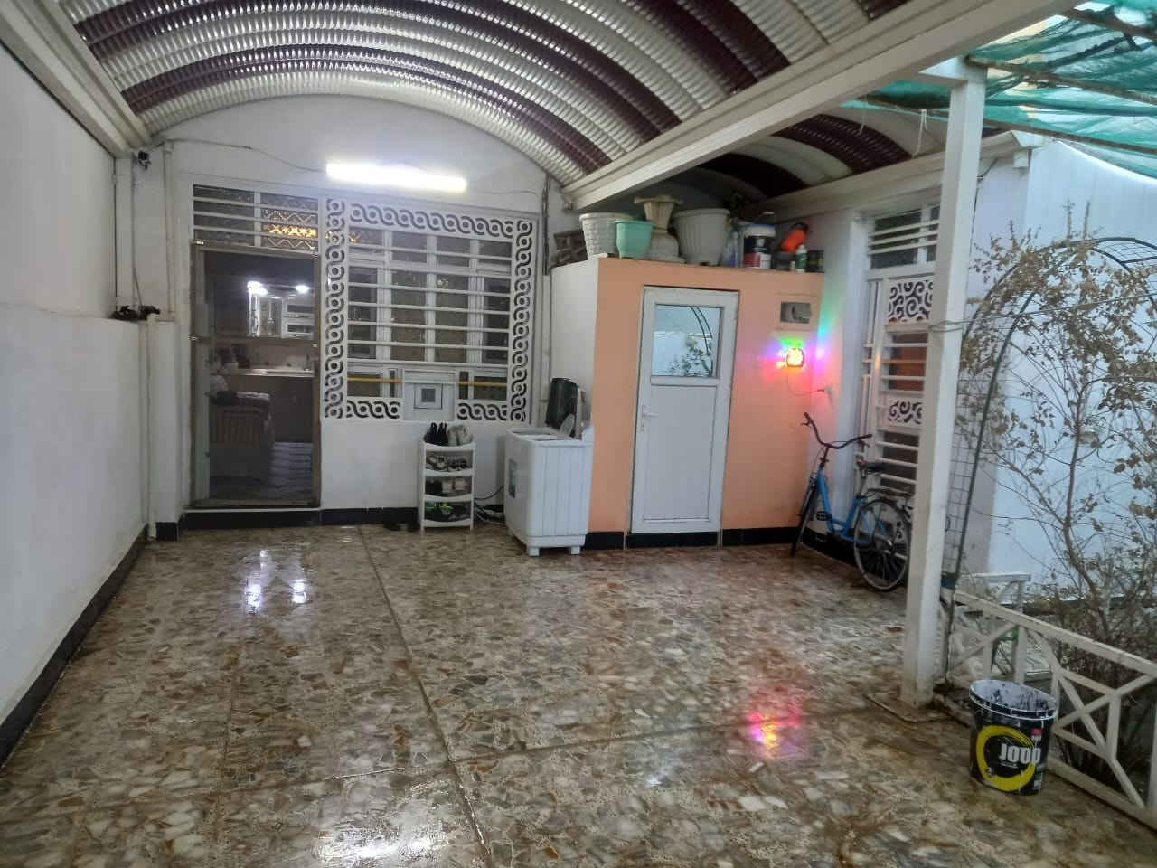 🏡 بيت للبيع – فرصة مميزة
📍 مجمع بيتي الأول – فئة B (تصميم فئة A)
✨ شغل درجة أولى وتشطيب راقٍ
🔹 يتكون من:
• 4 غرف نوم
• صالة كبيرة
• 3 صحيات
• استقبال أنيق
• مطبخ حار وبارد
• كراج سيارة
• حديقة جميلة
📸 كما موضح بالصور
────────────────
✍️ اكتب تم توصلك الرد بكامل التفاصيل
────────────────
📞 للاستفسار:
***********
***********
🏢 مكتب حسن دوش للوساطة العقارية
📍 مجمع بيتي الأول – مقابل الأميرات الثانية
✔️ المكتب مجاز رسميًا
