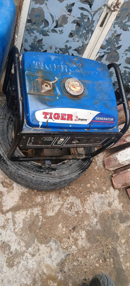 متاح مولد مستخدمه لبيع توليد ١٢مبير شغال وعل فحص. الاحرار حي الزهراء الاتصال ***********
