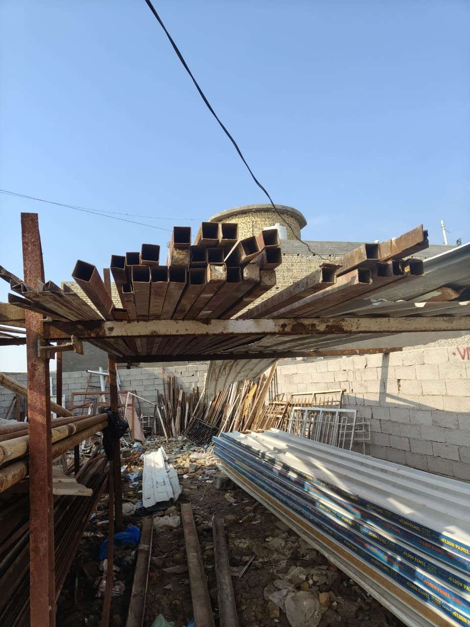 السلام عليكم 
شيلمان بلجيكي نضيف 
شبابيك 
ابواب 
زوايا 
سندويج 
***********
***********
العنوان كوت شارع النفط قرب كهوة بيت الطين
