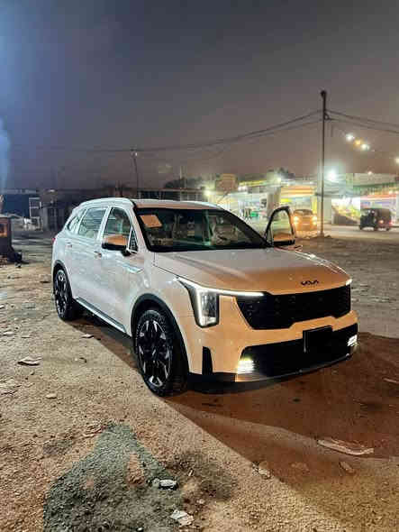 السلام عليكم
سورنتو 2025 كفالة عامة 
ماشيه 3000 بعدها بنايلون الشركة 
بصمة + بصمة ابواب
مري شفط
بردات خلفية
شفتات مقود
داتا شو
ويل 20 
اناره محيطيه 
تحكمات ستيرن 
گير ماوس
سايد بريك بصمه
اوتو هولد
حساسات امامي خلفي
نظام نزول منحدرات 
مانع انزلاق 
جنطه كهرباء
شاشه متصل
شاحن لاسلكي
تشغيل عن بعد
كامرتين 
3 قطع تبريد
4 وضعيات قياده 
6 سلندر 
رقم بغداد الانكليزي بأسمي
مكان السياره الصويرة 
السعر / $335  وبيها مجال بسيط 
***********
