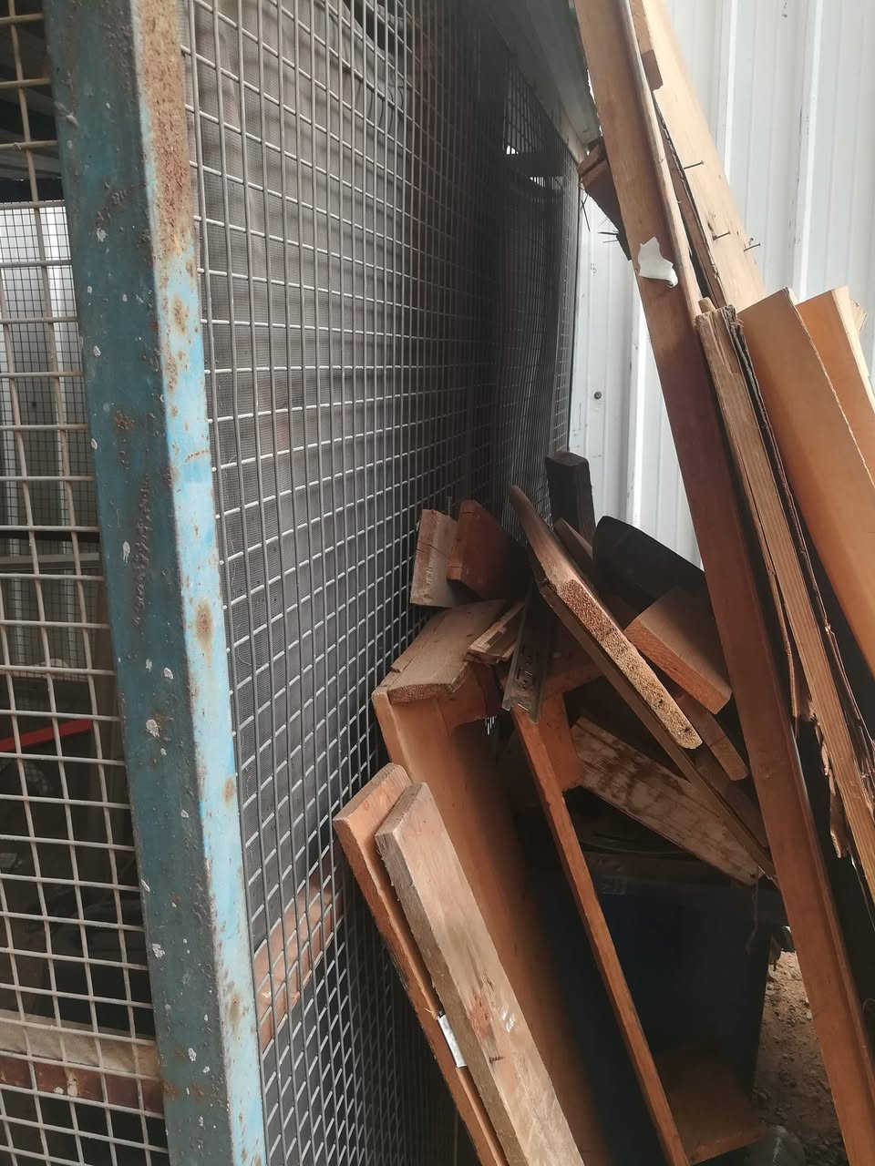 للبيع قفص زاويه ثقيل الطول ٣متر والرتفاع ٢متر ونزال ٢متر  سعر ٢٠٠ مكاني الشعب


**إذا كنت صاحب هذا الإعلان وتريد حذفه لأي سبب، رجاءا أرسل رسالة إلى الدعم الفني**