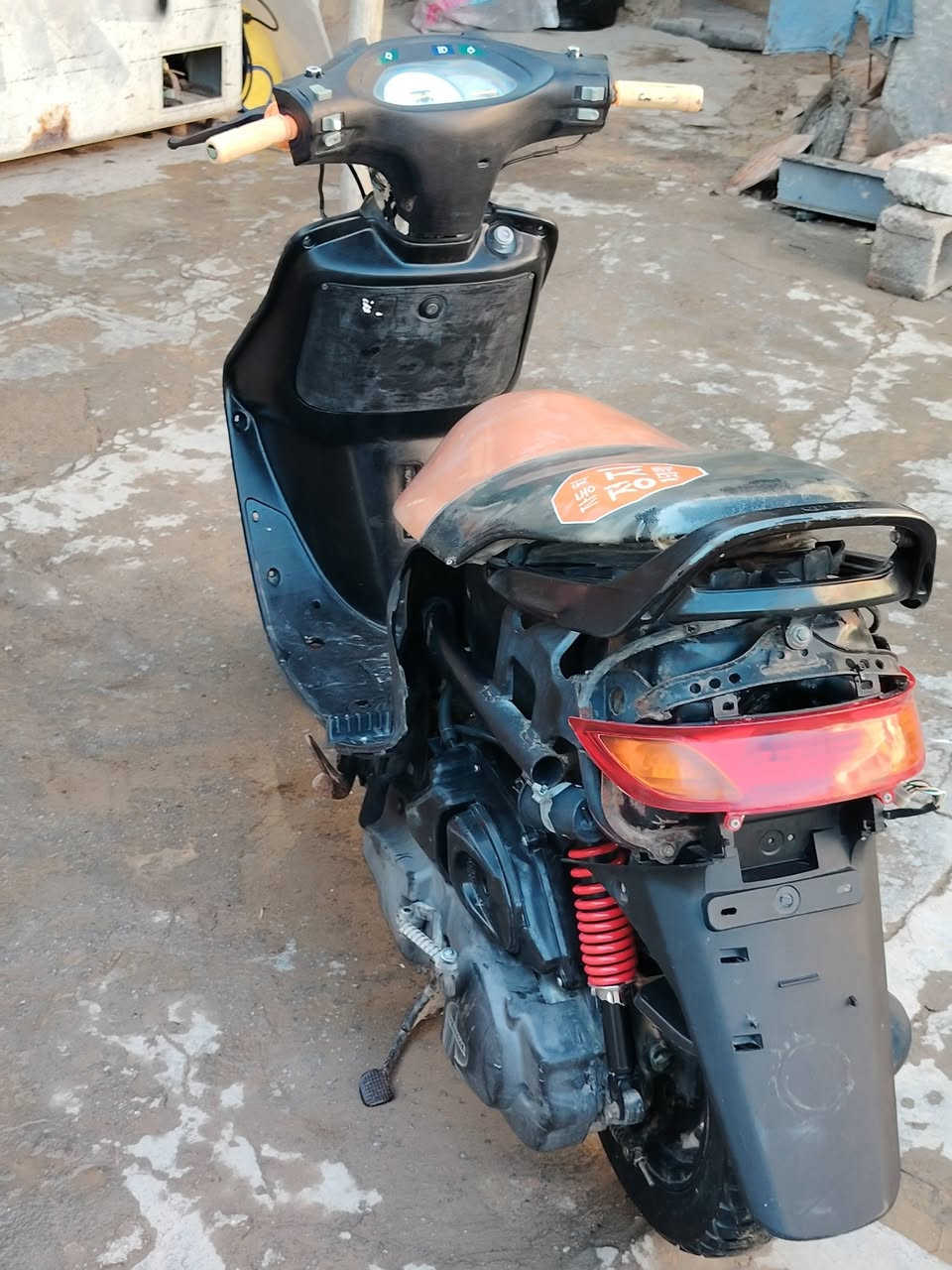 سلام عليكم... دراجه فراشه فحل نضافه فول كهرباايات كلهاا شغاله مكيناا ما مفتوحه دراجه كفاله من عده بس الكفرات ما بيهاا العنوان الدوانيه قرب معمل المرور الرقم /***********/
