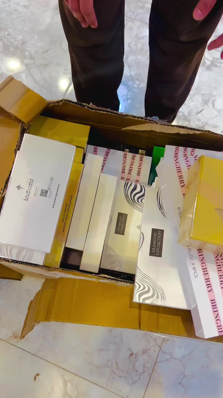 يعلن مركز البندقية للعطور العالمية  للعطور العالمية عن وصول وجبه جديده من العطور البراندات الاصليه وكافه الشركات بكل تدرجاتهن الرجالي والنسائي والأطفال عنوانا شارع 60 مجاور التبي مول مقابل معرض رامي للاثاث متوفر خدمه توصيل كافه المحافظات للحجز والاستفسار مراسله البيج


**إذا كنت صاحب هذا الإعلان وتريد حذفه لأي سبب، رجاءا أرسل رسالة إلى الدعم الفني**