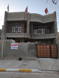 بيت للبيع في منطقة جسر ديالى المساحة: 200 م²  يتكون من 6 غرف   غرفتان ...