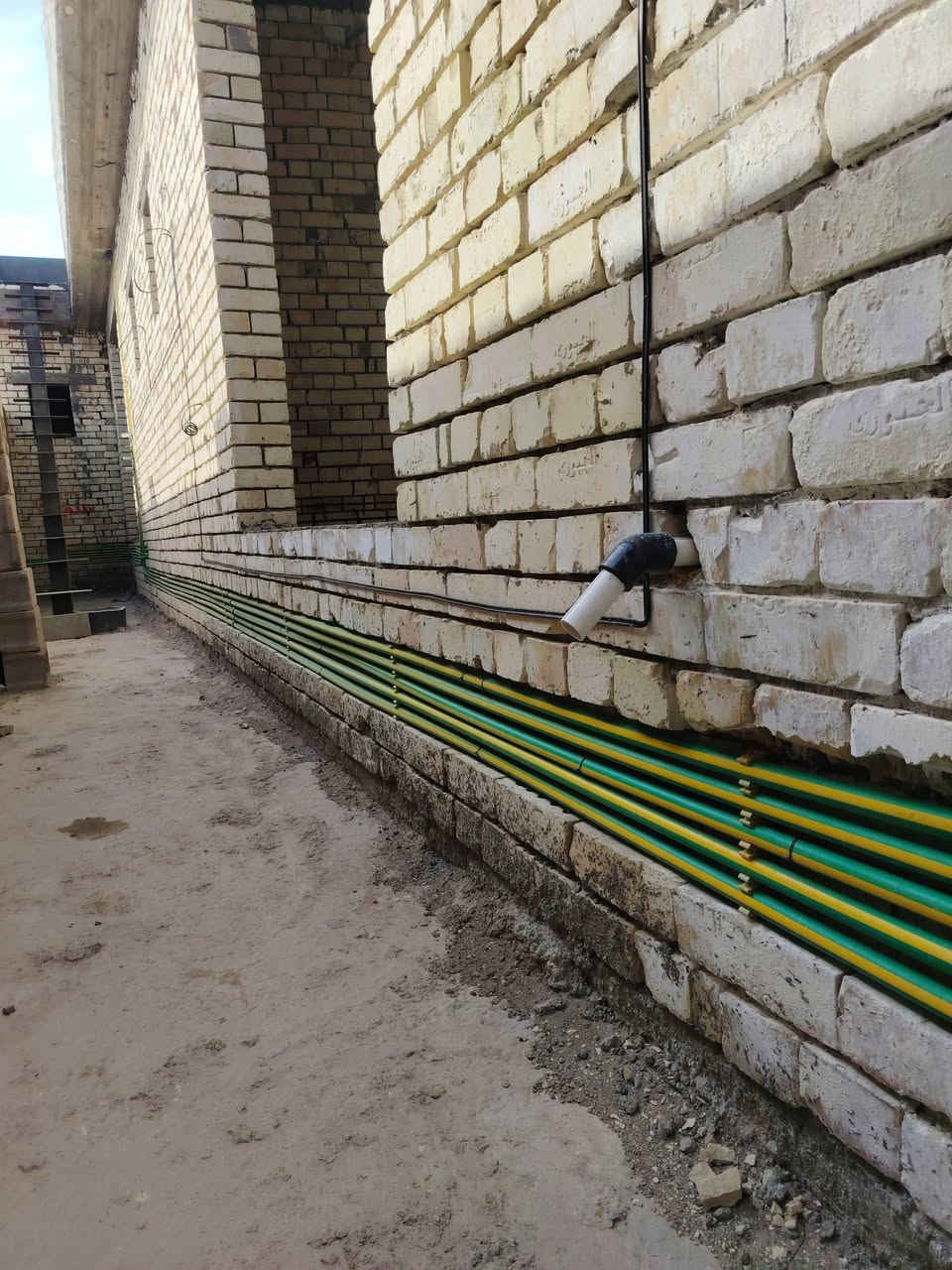 اكمال فله مساحه ٤٠٠ متر في منطقه حي الجهاد المكاسب
تحتوي على اربع مجامع صحيه بالاضافه إلى المطبخ والسبالت كما موضح في الصور
عملنا داخل بغداد فقط للاستفسار الاتصال على الرقم ***********
